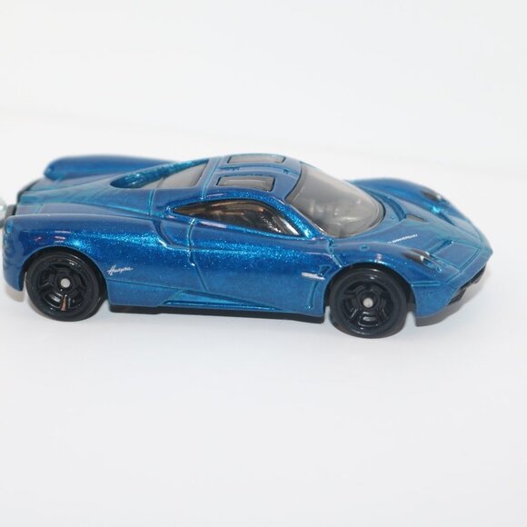 Hot Wheels Gran Turismo Pagani CUSTOM keychain - Picture 5 of 7